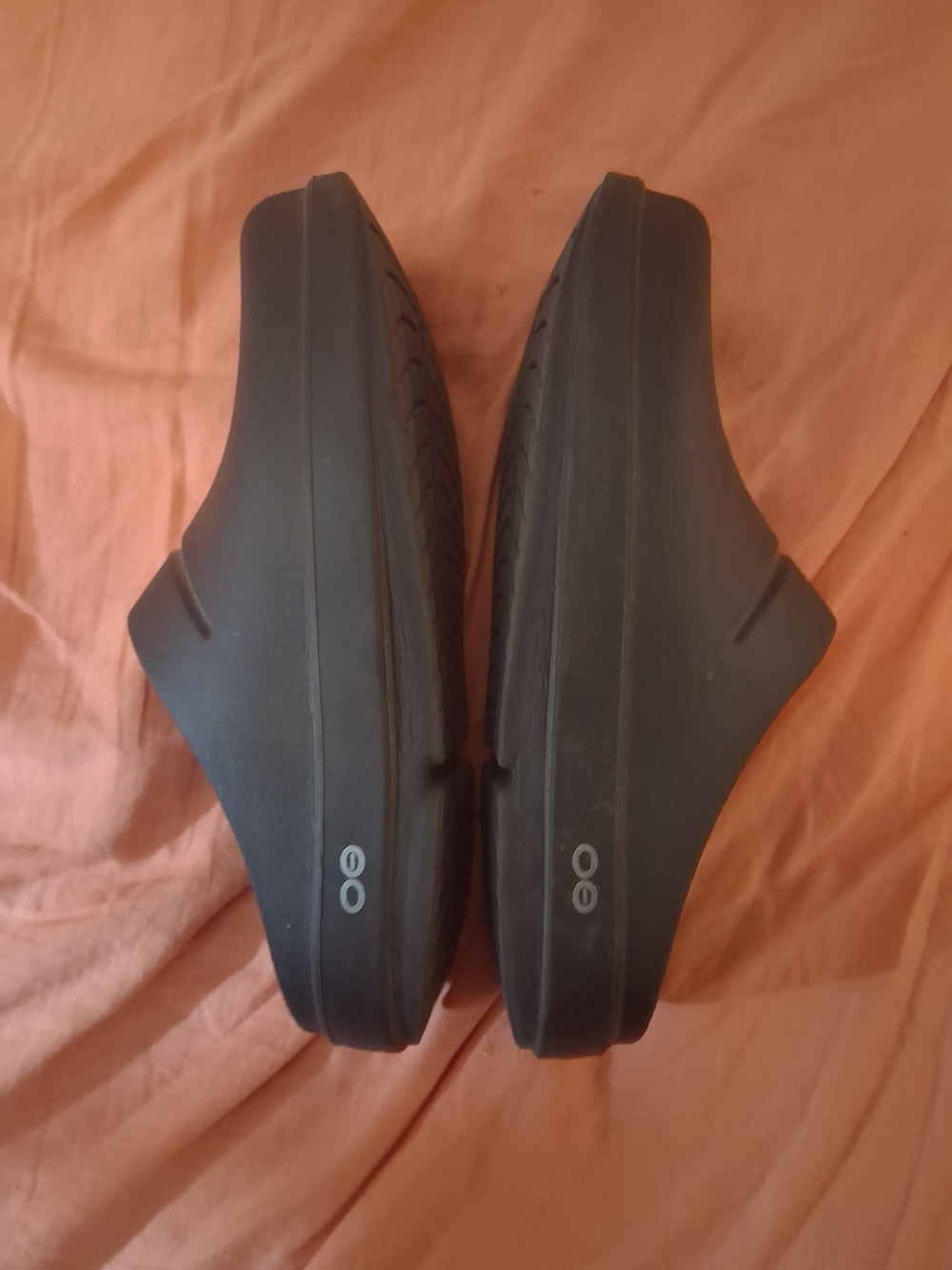 OOFOS Clogs Size Womens 8/Mens 6